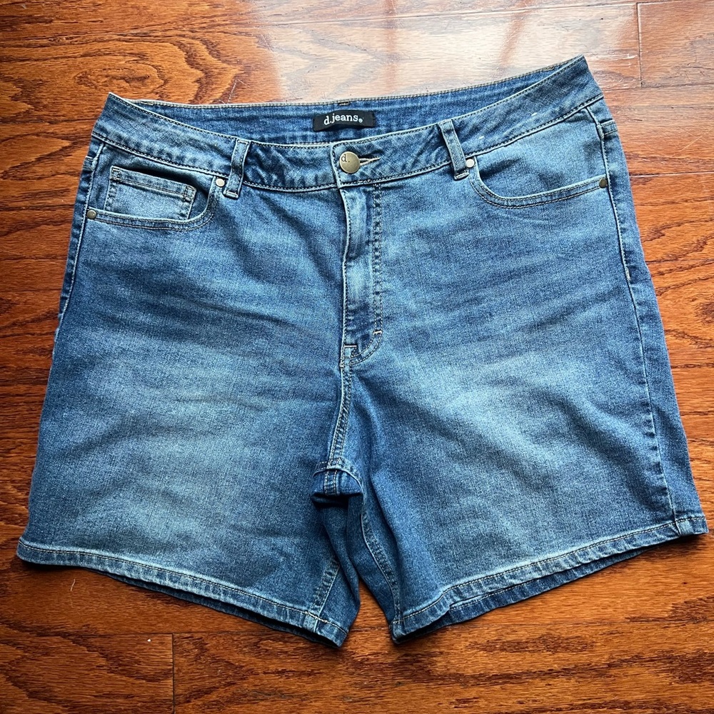 d. jeans Classic Blue Denim Shorts
